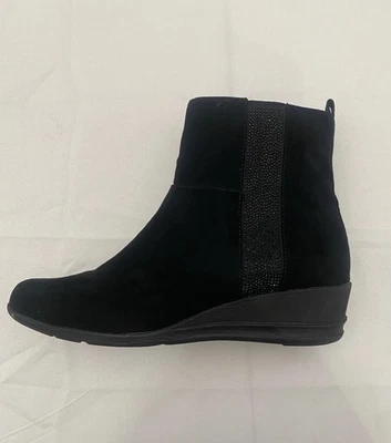 NUEVO ANNE KLEIN Negro BOTAS DE CUÑA CONFORT TALLA 9.5 Gamuza Estrás Zapatos para Mujer Foto 1 de 4