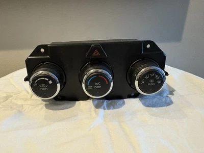 Climatizador Doge Ram 1500 con defros traseros, 2013 a 2018, Foto 1 de 4