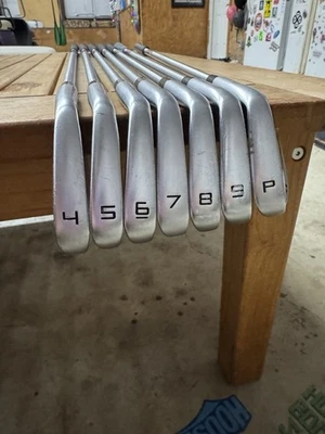 Conjunto de Ferro Taylormade 2023 P7Mb 4-Pw Extra Rígido KBS Tour C-Taper 130 Ótimo Estado - Imagem 1 de 4