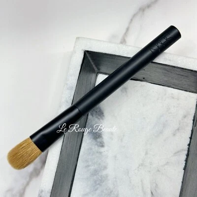 Nars 40 Eyeshadow Brush - Sable Natural Hair Powder Cream MINI Travel Size - Image 1 of 4