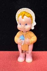 Vintage Fisher-Price 1994 ☆ Loving Family ☆Baby w Bottle : Dollhouse Girl Figure - Picture 1 of 5