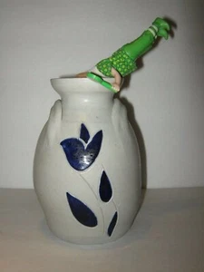 Williamsburg Pottery Crock Vase ~ Salt Glazed Cobalt Blue Flower - Imagen 1 de 6