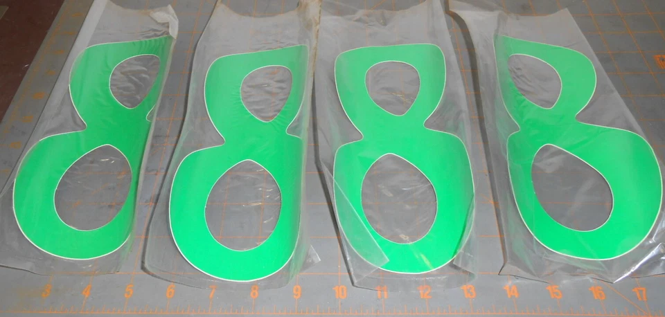 8 号贴纸 8 英寸绿色乙烯基 4 数量比赛评分免运费 — 第 1/1 张图片