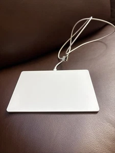 Apple Magic Trackpad 2 (Wireless, Rechargable) A1535 - White - Bild 1 von 3