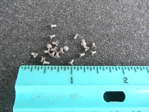 LOT OF 20 COUNT TINY MACHINE SCREWS 82 DEGREE FLAT SLOTTED STAINLESS 0-80 X 1/8" - Picture 1 of 11