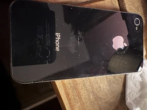 iPhone 4 - Picture 1 of 3