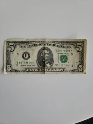 1988 series D 5 dollar bill Super Rare!!! In Great Condition - Image 1 of 4