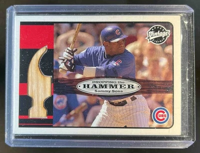 2003 Upper Deck Vintage Sammy Sosa Dropping the Hammer Bat #DH-SS Cubs Foto 1 de 2