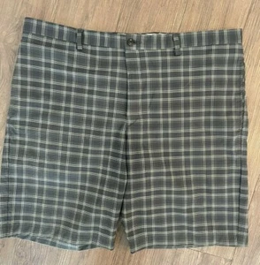 MEN'S SIZE 40 GREG NORMAN BLACK GRAY & WHITE POLY/SPANDEX PLAID GOLF SORTS - EUC - Picture 1 of 5