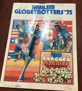 VTG 1975 Harlem Globetrotters Basketball Program Signed Geese Ausbie, Curly, Etc - Picture 1 of 5