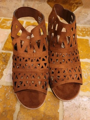 American Eagle Brown Laser Cut Open Toe Block Heel Faux Leather Shoe Women 8w - Image 1 of 4