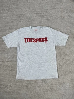 复古 Trespass 电影宣传图形 T 恤 90 年代环球影城浅灰色 XL — 第 1/4 张图片
