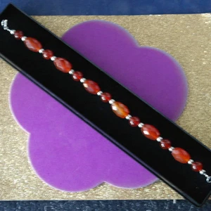 Hermoso Pulsera Con Facetado Cornalina 18 Gramos 8" .12.7cm Largo Caja de Regalo - Imagen 1 de 7