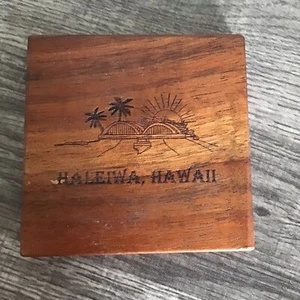 Hawaiian Koa Holz Haleiwa Hawaii North Shore Quadratisch Getränk Untersetzer - Bild 1 von 5