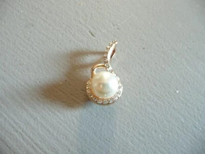 pendentif plaqué or sertie de fausse perles et strass - Imagen 1 de 4