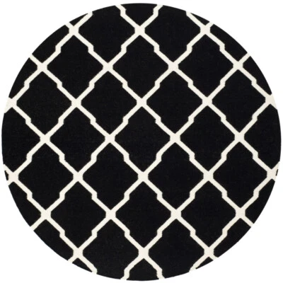 SAFAVIEH Dhurries DHU634A Handwoven Black / Ivory Rug - Image 1 of 4