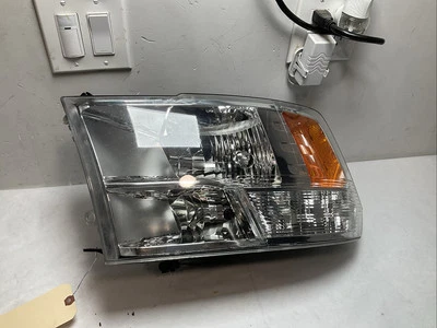 Faro delantero izquierdo Dodge Ram 1500 2013-2014 OEM 68096439AD Foto 1 de 4