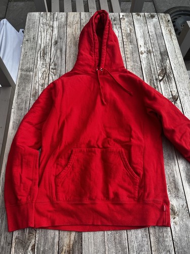 Felpa con cappuccio rossa Supreme Anti Chiesa Pura Fear Media