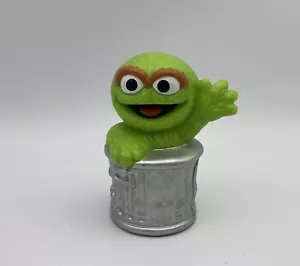 Figura de PVC Hasbro OSCAR the GROUCH Garbage Sesame Street Workshop Cake Topper - Imagen 1 de 2