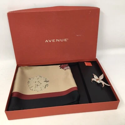 Avenue Floral Bufanda y Colibrí Bufanda Broche Caja Abierta 45”x13” Foto 1 de 4