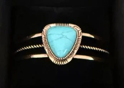 New Santa Fe Bracelet 33 Carat Stone Turquoise Colored Howlite. Gorgeous Piece - Image 1 of 4