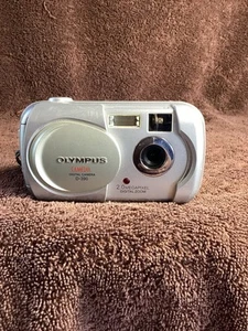 Olympus D-390 fotocamera digitale megapixel 2.0 digitale 25 x zoom camedia. - Foto 1 di 10