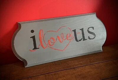 Letrero/placa de madera "I Love Us" cumpleaños de San Valentín 14"x6"x3/4" con colgador de dientes de sierra Foto 1 de 4