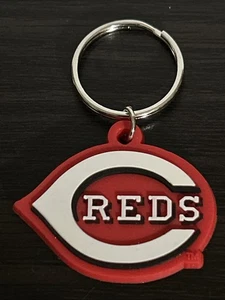 Cincinnati Reds Keychain Official Team Logo MLB Baseball 2019 Rubber Key Ring - Picture 1 of 2