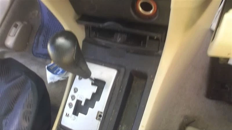 Shifter MAZDA 3   2005 Transmission Shift 26413694 - Image 1 of 4