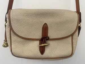 Bolso Mensajero De Colección Dooney & Bourke Todo Clima Cuero Beige y Tostado EE. UU. - Imagen 1 de 15