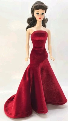 Vestido de sirena asimétrico de terciopelo rojo hecho a mano para muñeca Foto 1 de 4