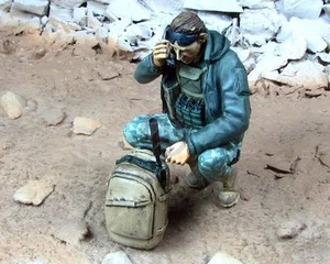 Soldado de las Fuerzas Especiales de Estados Unidos 1/35 de Djiti usando radio PRC-113 [Figura de resina] 35045 - Imagen 1 de 1