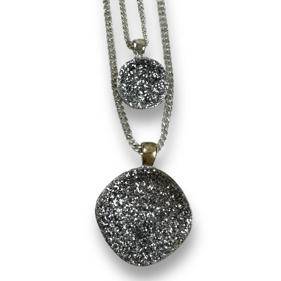 Collar cadena pental de cristal Kenneth Cole doble capa joyería plateada Foto 1 de 4