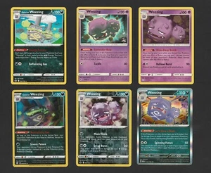 Collezione Carte Pokemon Galarian Weezing Set di 6 Carte Uniche Inglese con Holo - Foto 1 di 1