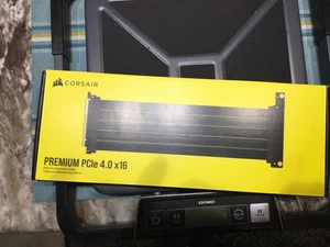 Câble d'extension CORSAIR Premium PCIe 4,0x16 300 mm - Photo 1/1