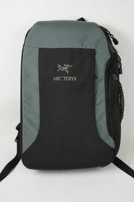 Mochila para portátil Arcteryx Blade 13 forrada de nailon negra acolchada Foto 1 de 4