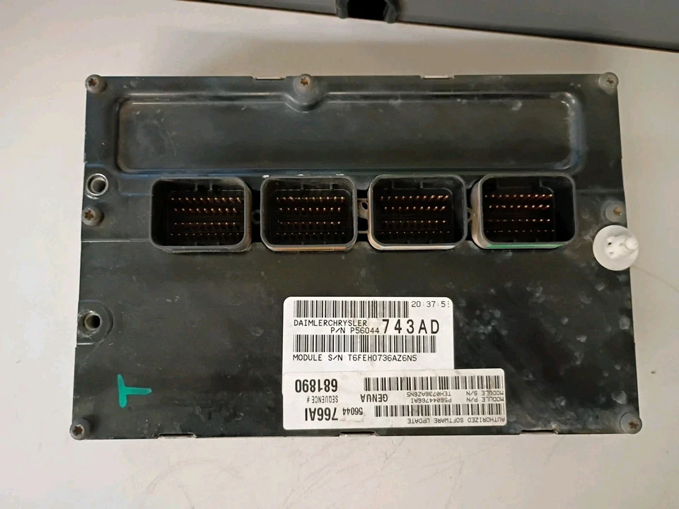 Dodge Dakota Grand Cherokee 2006 motor 4,7 L computador P56044743AD ECU módulo ECM Foto 1 de 3