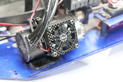 Rocket Carbon Lüftergitter Schutzgitter 40x40 30x30mm Sichtcarb.glänzend SURPASS - Bild 1 von 4