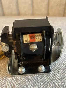 Vintage Allen Bradley Spule 30A119 110V 60CY ungetestet mit Halterung ? - Bild 1 von 7