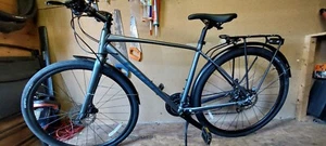 Giant Escape 2 Medium Hybrid Bicycle - Picture 1 of 12