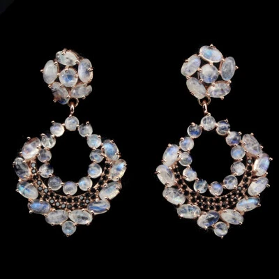 Pendientes colgantes de oro rosa de 14 quilates con piedra lunar ardiente y espinela negra A Raritie Foto 1 de 4