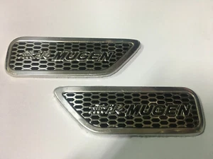 EMBLEMA DE VENTILACIÓN DECORATIVA PARA COCHE MUGEN DE DOS LADOS X 2 PIEZAS - Imagen 1 de 5