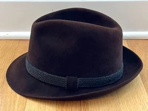 Cappello uomo Dobbs Fifth Avenue taglia 7 fedora feltro marrone scuro vintage USA - Foto 1 di 12