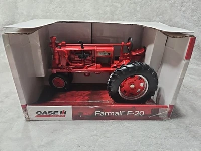 Trator ERTL Case IH Agriculture Farmall F-20 1:16  - Imagem 1 de 4