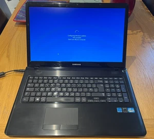 Samsung NP350E7C-A05UK 17" Laptop i3-3110M 2.4Ghz, 6Gb RAM, 240Gb SSD, Windows10 - Picture 1 of 5