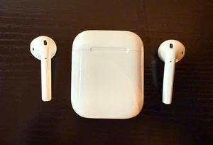 Apple AirPods 1ère génération très utilisé, sans câble de charge, LIRE DESCRIPTION - Photo 1 sur 13