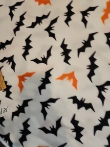 NUEVO 4 YARDAS 28" HALLOWEEN NEGRO NARANJA MURCIÉLAGOS SOBRE TELA POLAR BLANCA LINDO DIVERTIDO - Imagen 1 de 6