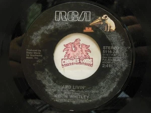 Keith Whitley – Hard Livin' / Quittin' Time, 45 RPM VG (30M) - Picture 1 of 2