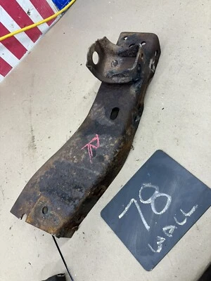 Dodge D100 D150 W100 1981 83 84 86 1987 1/2 tonelada marco delantero bocina sección corte Foto 1 de 4