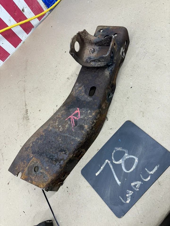 Dodge D100 D150 W100 1981 83 84 86 1987 1/2 tonelada marco delantero bocina sección corte Foto 1 de 4